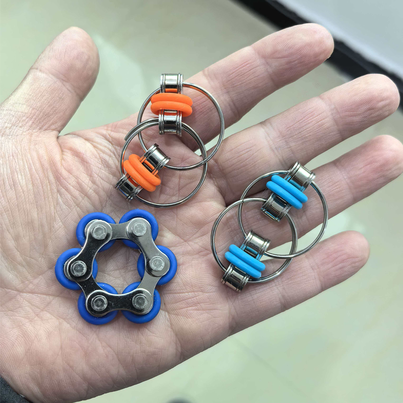 مجموعة ألعاب فيدجت تتضمن 2 قطع - مراجعة Roller Chain وسعره